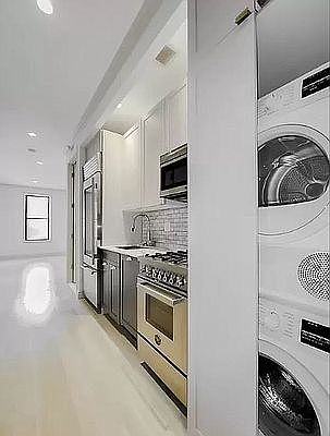 4th image of 132 E 61st St Floor 2