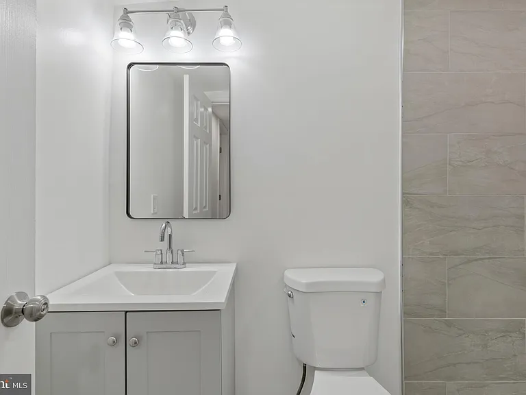 458 E Federal St — Photo 22