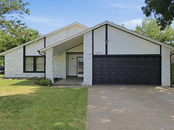 1370 E 139th Pl, Glenpool, OK 74033