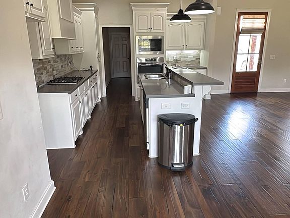 3rd image of 160 Western Ridge Cir
