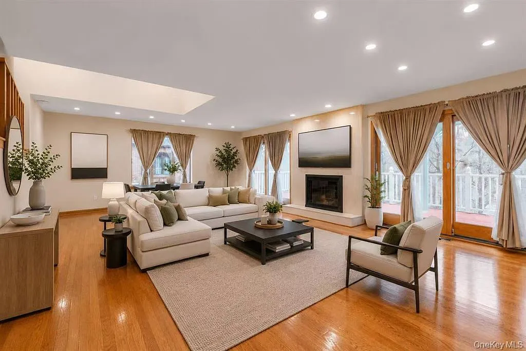 3 bed, 2.5 bath, 2000 sqft, $4,800 — Photo 3