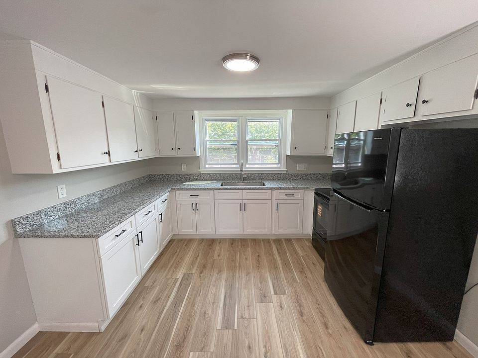 Eat-in Kitchen