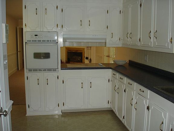 3rd image of 106 Vernon St