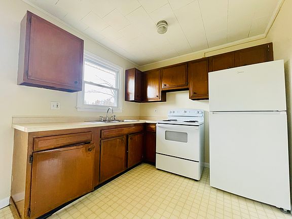 2nd image of 72 Heineberg Dr #200