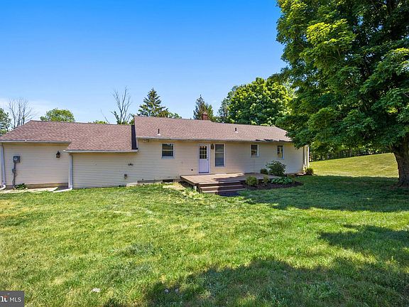 3rd image of 411 Mount Airy Dr