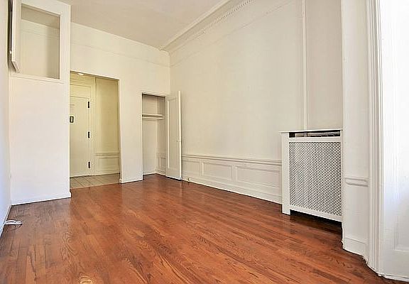 2nd image of 226 W 72nd St APT 3A
