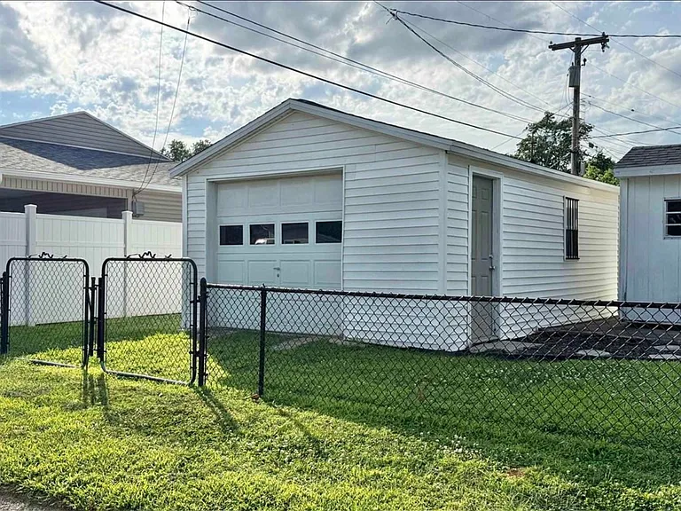 726 Delray St — Photo 3