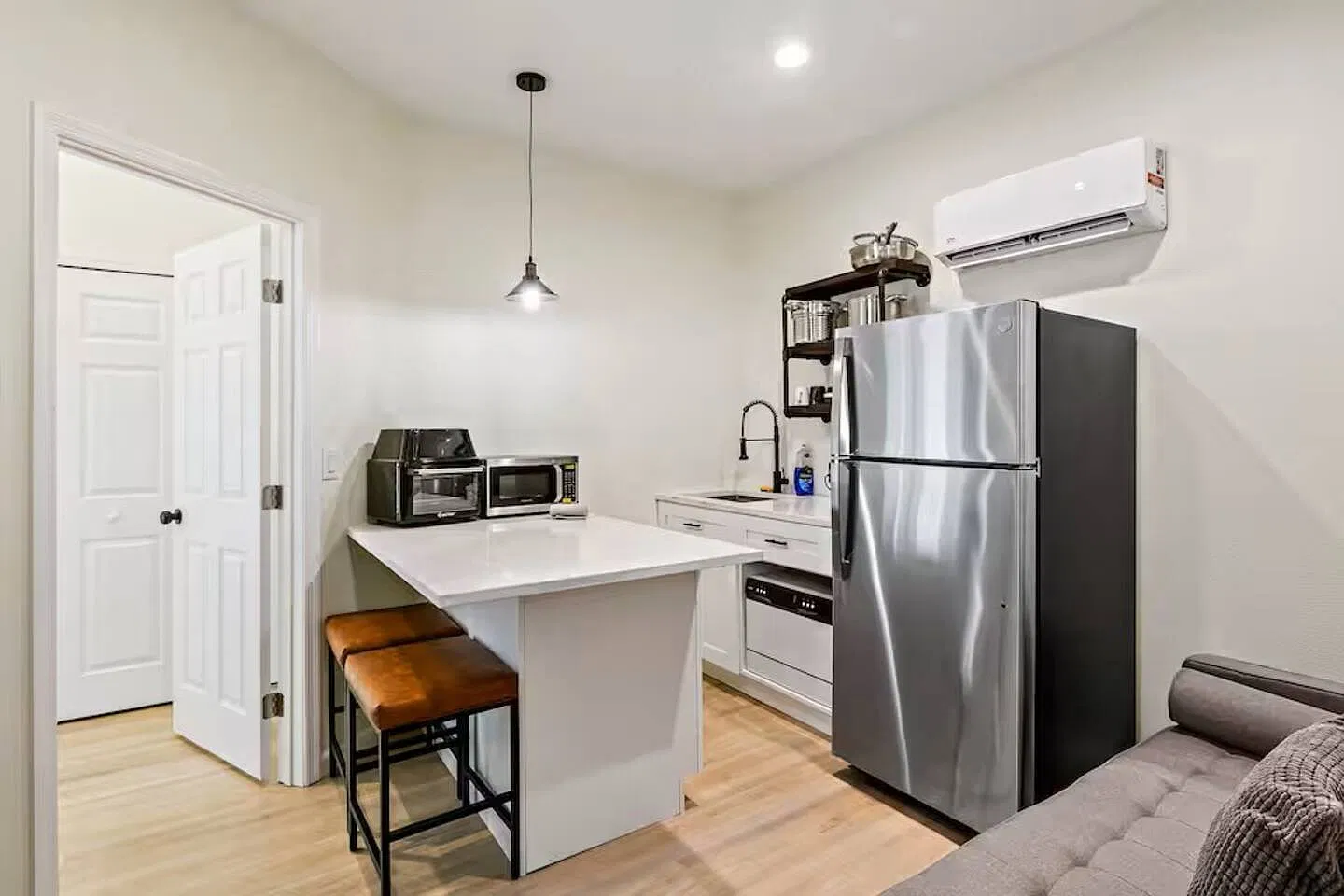 1 bed, 450 sqft, $3,000 — Photo 4