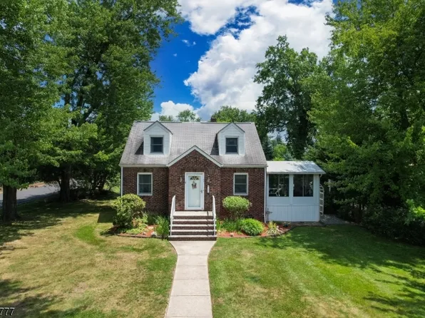 142 Mountain Pkwy, Green Brook Twp., NJ 08812