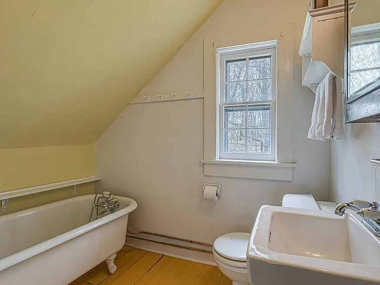 2 Turtle Pond Rd — Photo 13