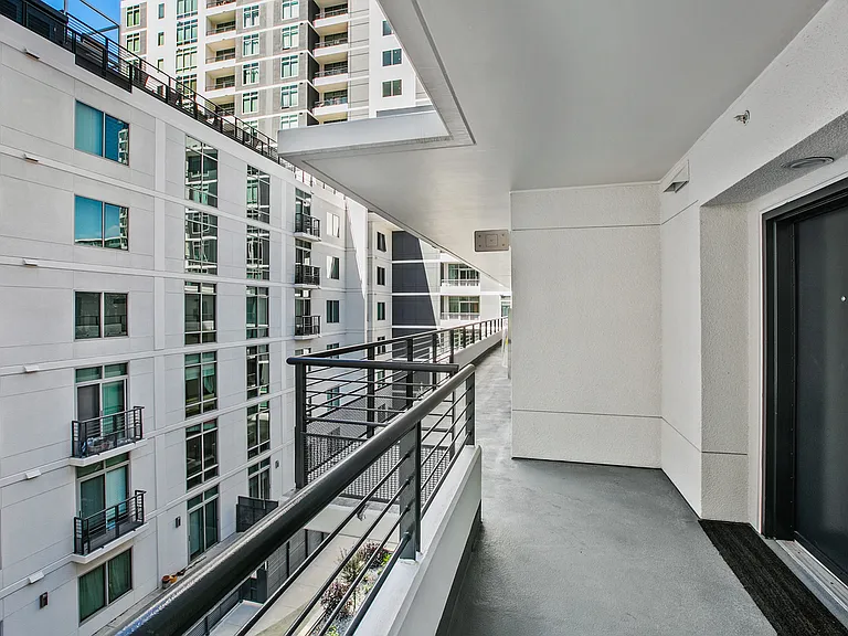 425 W Beech St #526 — Photo 5