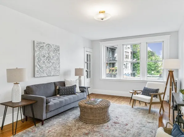 8 Kinross Rd APT 4, Brighton, MA 02135