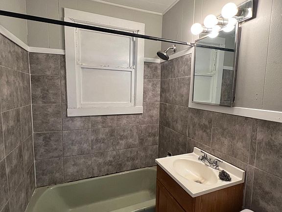 2nd image of 335 Henry St