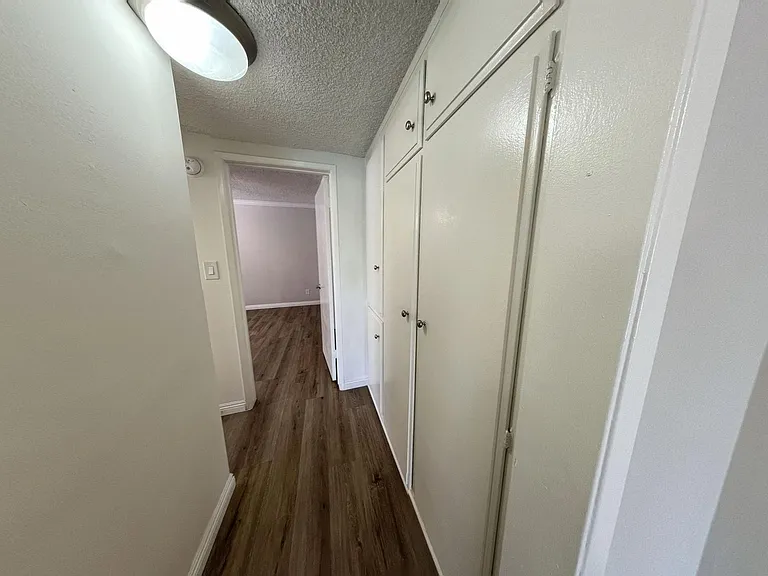 HYW - Hayworth Apts. — Photo 21