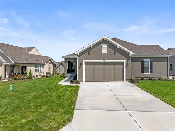 8263 Aurora St, Lenexa, KS 66220