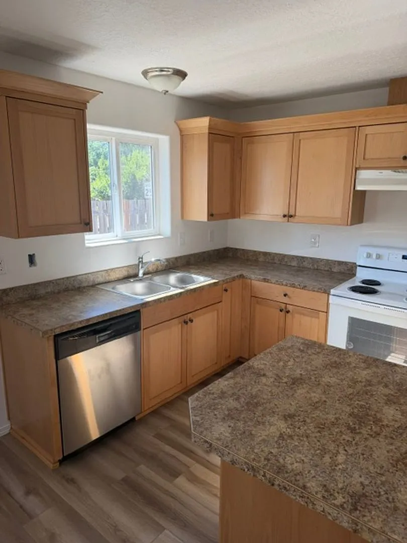 4 Bed 2 Bath in Lafayette — Photo 3