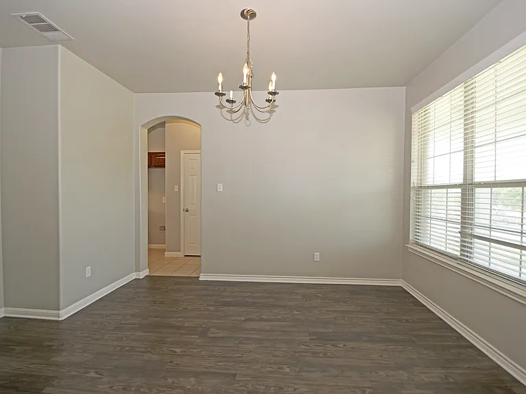 6800 Cromarty Ln — Photo 6
