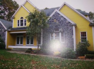 9 Lovell St, Mendon, MA 01756