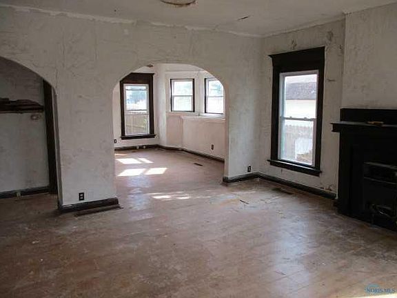 2nd image of 2216 Hollywood Ave