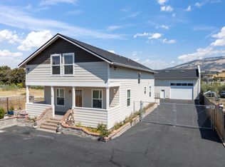 133 S Main St, Phoenix, OR 97535