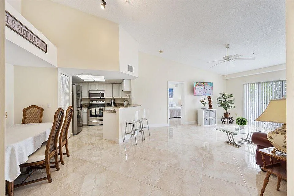2 bed, 2.0 bath, 1128 sqft, $2,350 — Photo 2