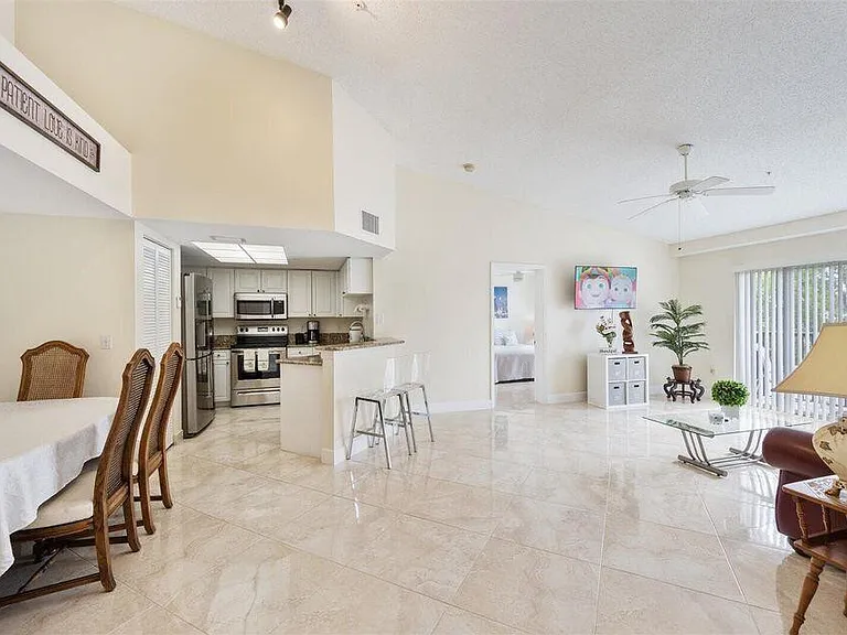 1100 Crestwood Ct S #1110 — Photo 2