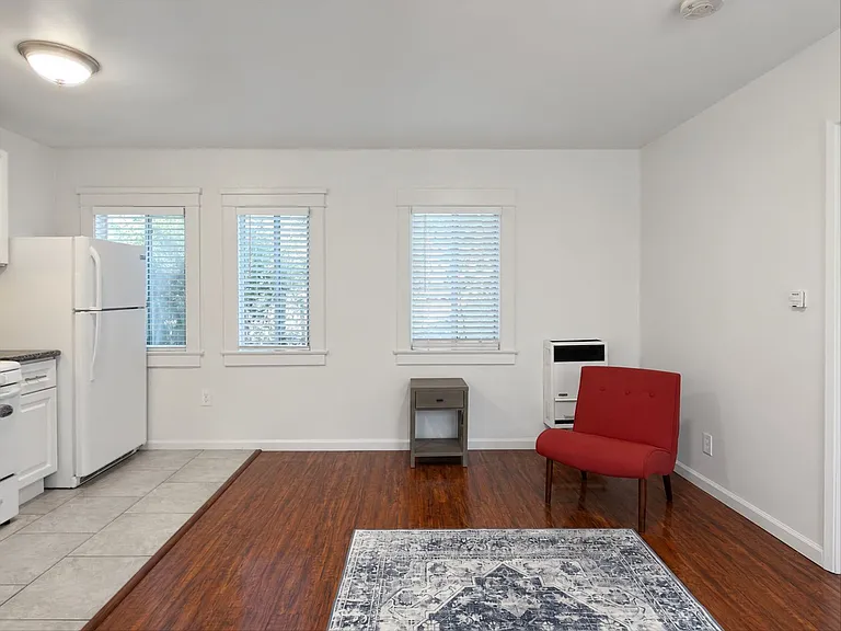 740 Daisy Ave — Photo 4