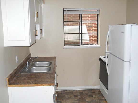 5th image of 619 Rockford Ave APT 4