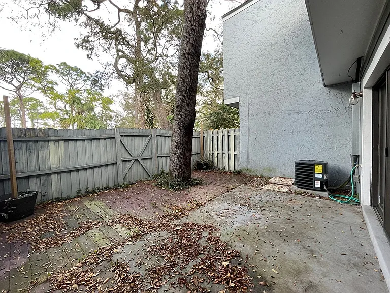 710 Raymond Cir — Photo 12