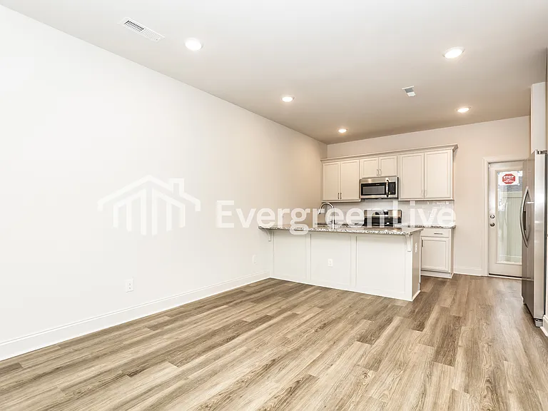 730 Elkins Dr — Photo 8