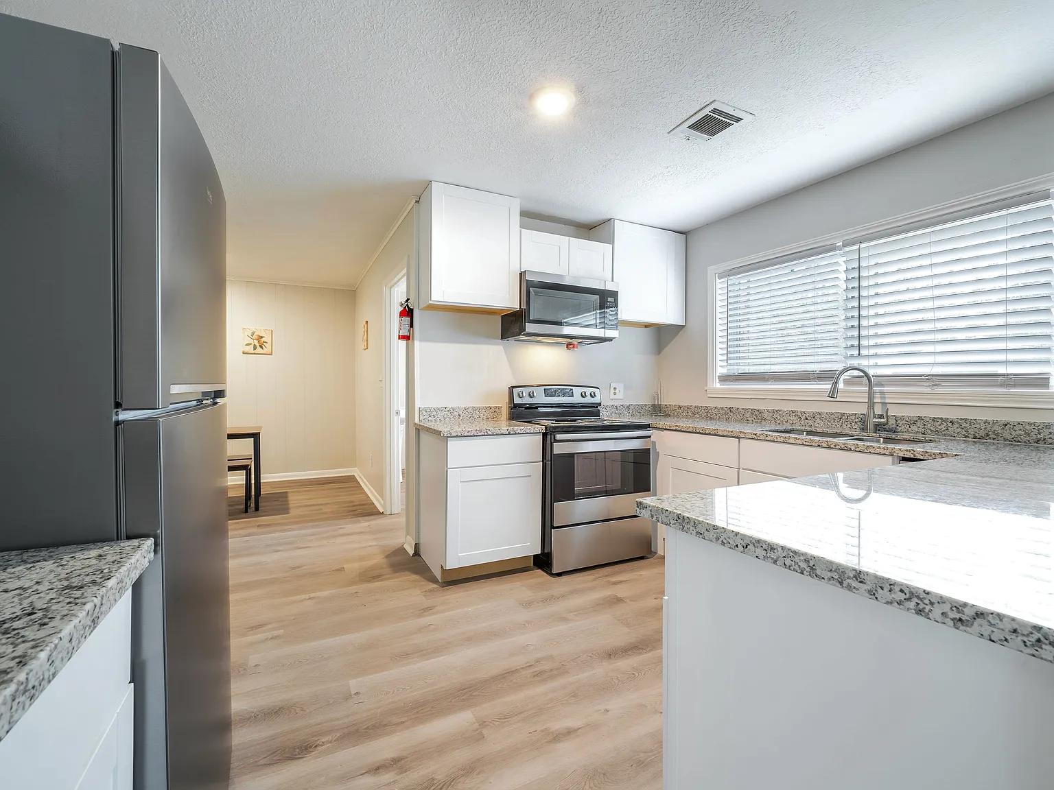 4 bed, 2.5 bath, 2135 sqft, $957 — Photo 4