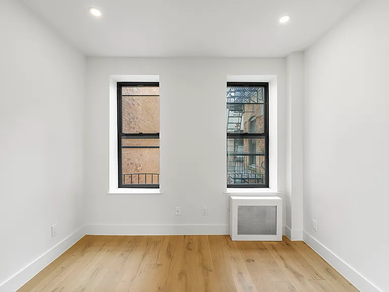 82-86 W Washington Pl #1F — Photo 11