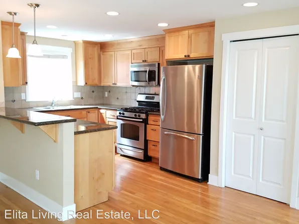 3824A Whitman Ave N, Seattle, WA 98103