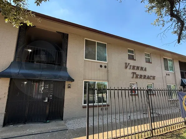 150 S Main St, Euless, TX