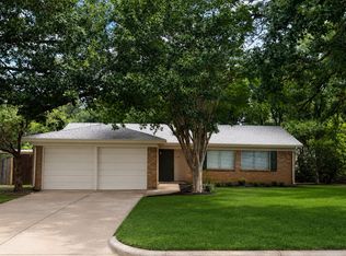 1109 Redbud Ct, Arlington, TX 76012