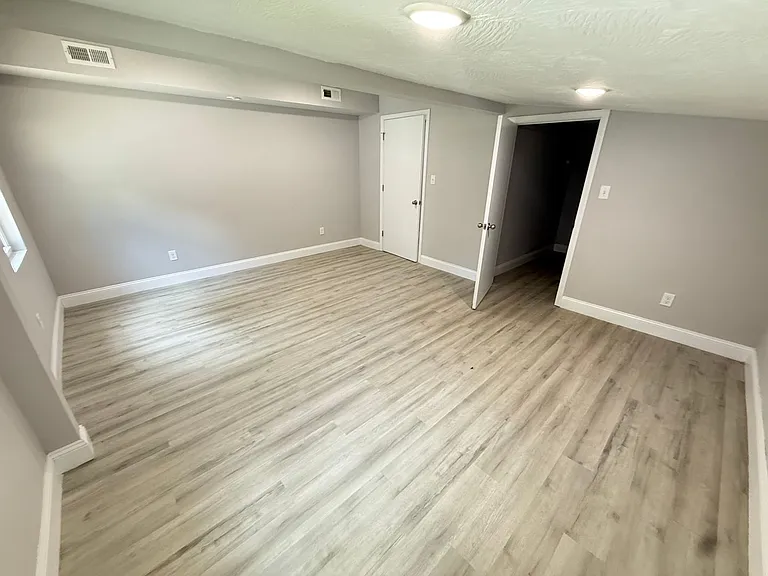 1477 E Lindberg St — Photo 14