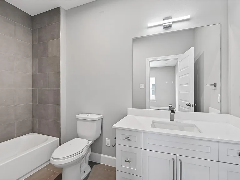 1122 W 16th St #D — Photo 6