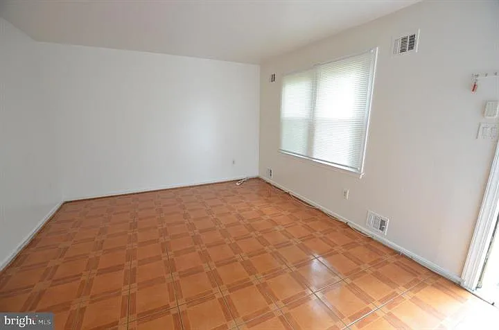 8426 Towne Crest Ct — Photo 2
