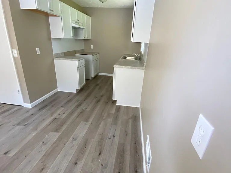 7311 N 36th Avenue Cir — Photo 6