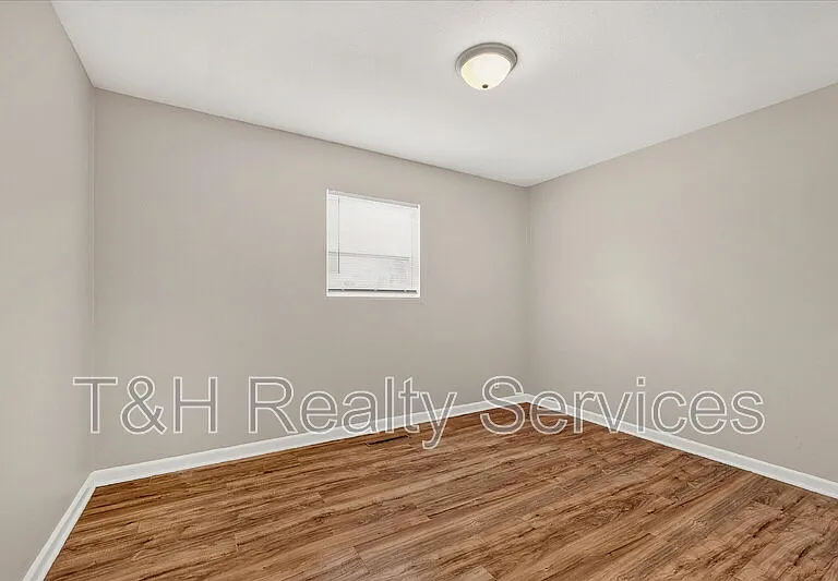 4924 Farrington Ave — Photo 16