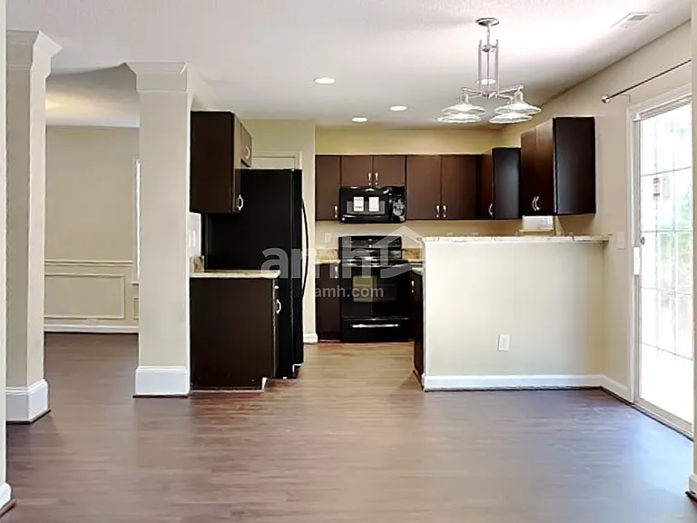 209 Kindlewood Dr — Photo 5