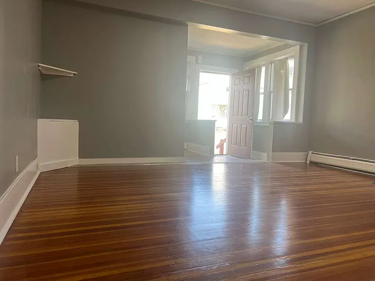 10 Bank St #10 — Photo 4