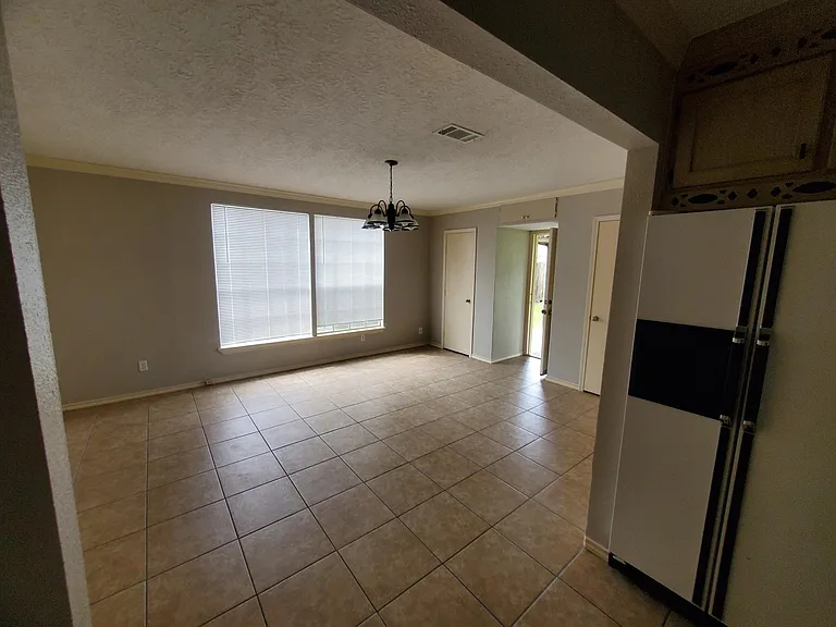 217 Wellington St — Photo 9