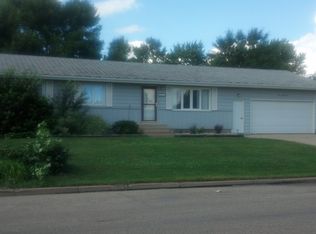 1224 18th Ave SW, Minot, ND 58701