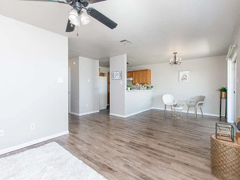 402 Deloris Dr — Photo 8