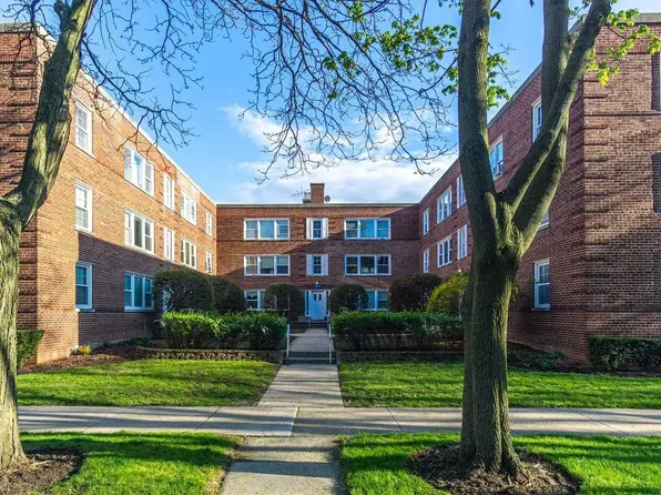 2207 W Morse Ave #3, Chicago, IL 60645