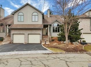 818 Hemlock Ct, Norwood, NJ