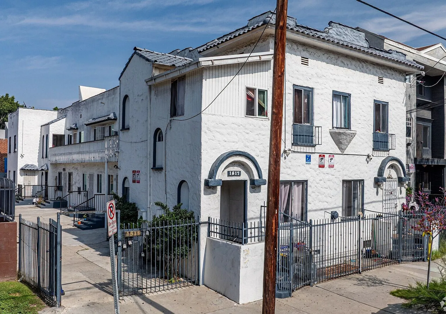 Sweet Spot Alert! Cozy 1 Bed in the Heart of LA — Photo 3
