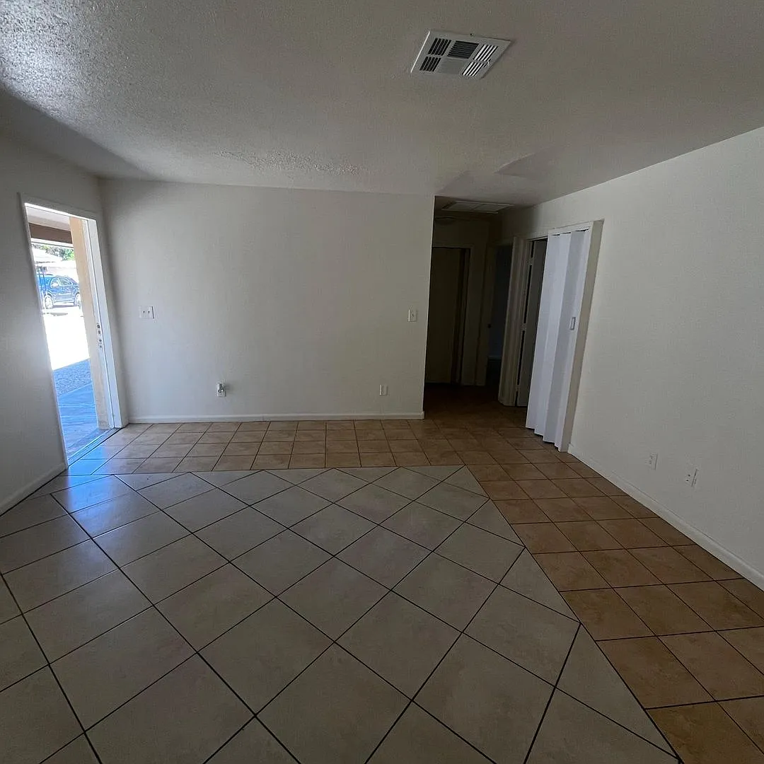 Fort Myers ** 2 Bed-1 Bath Unfurnished First Floor Apartment Available For A Long-Term Tenant ** ... — Photo 4