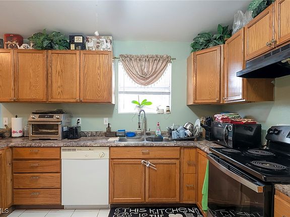 5th image of 4204 9th St SW